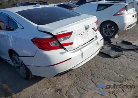 2018 Honda Accord Touring z USA, uszkodzony, nr VIN 1HGCV1F90JA043812